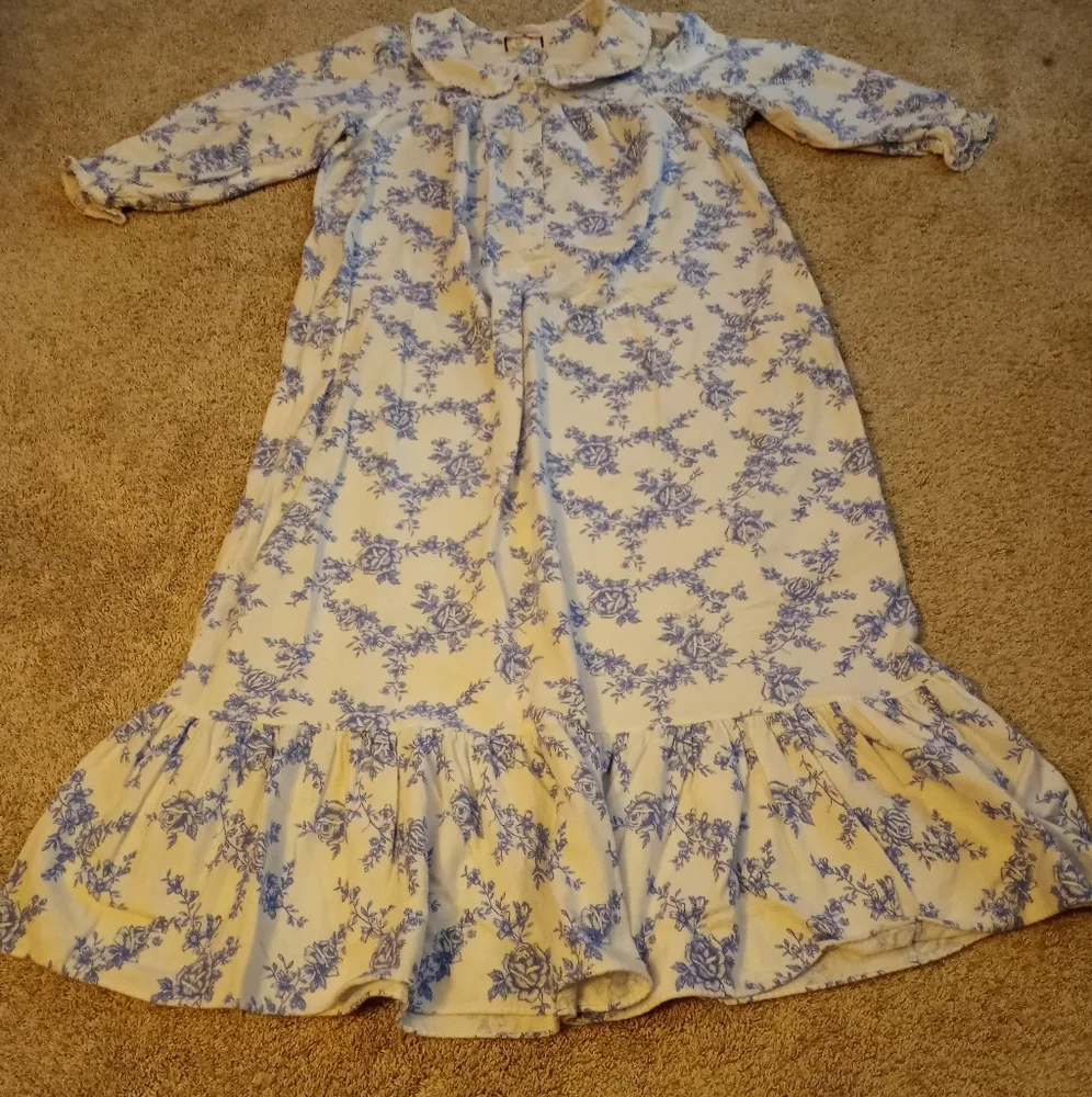VTG Brandywine Nightgown - Picture 3 of 7